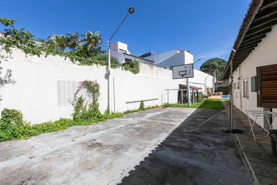 QUINTAL de casa para alugar com 4 quartos, 416m² em Vila Nogueira, Campinas