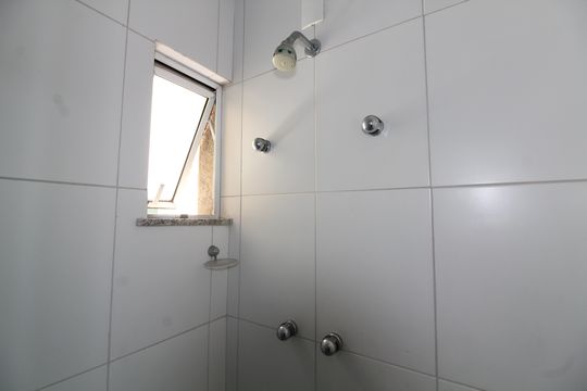 Banheiro Social 2 de apartamento para alugar com 3 quartos, 140m² em Braga, Cabo Frio