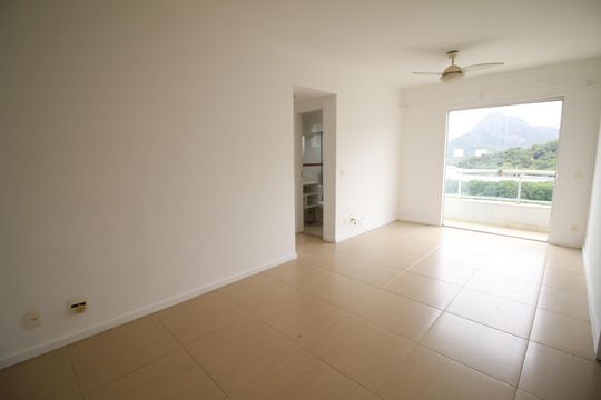 Sala de apartamento à venda com 2 quartos, 68m² em Barra da Tijuca, Rio de Janeiro
