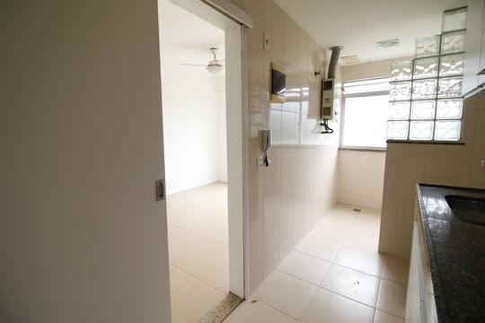 Cozinha de apartamento à venda com 2 quartos, 68m² em Barra da Tijuca, Rio de Janeiro