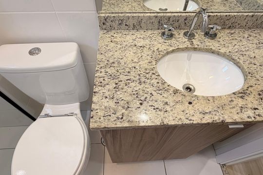 Banheiro social de apartamento para alugar com 2 quartos, 60m² em Centro, São Bernardo do Campo