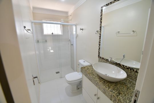 Banheiro de casa para alugar com 3 quartos, 125m² em Parque São Quirino, Campinas