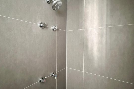 Banheiro de kitnet/studio à venda com 1 quarto, 24m² em Vila Olímpia, São Paulo