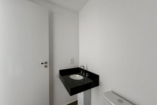 Banheiro de kitnet/studio à venda com 1 quarto, 24m² em Vila Olímpia, São Paulo