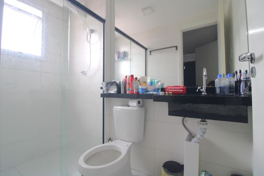 Banheiro da suíte de apartamento à venda com 1 quarto, 27m² em Jardim Cidalia, São Paulo