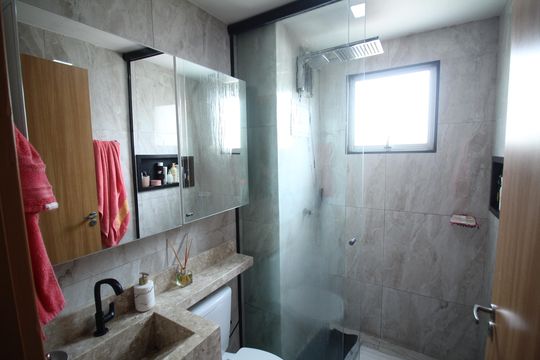 Banheiro  de apartamento à venda com 2 quartos, 47m² em Milionários, Belo Horizonte