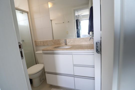 Banheiro do Quarto 3 de apartamento para alugar com 3 quartos, 86m² em Tibery, Uberlândia