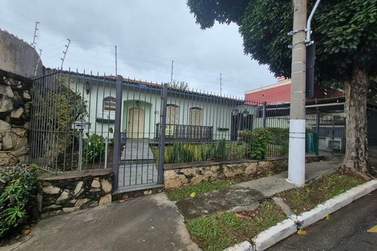 Fachada de casa à venda com 4 quartos, 250m² em Jardim Dona Sinha, São Paulo