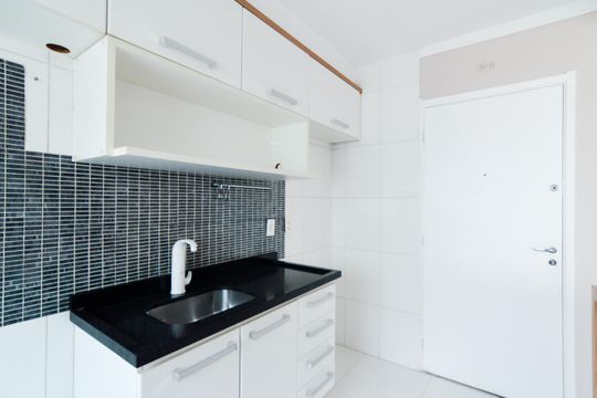 Cozinha de apartamento para alugar com 2 quartos, 56m² em Jardim Cocaia, Guarulhos