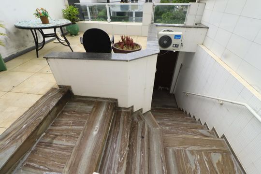 Casa para alugar com 6 quartos, 250m² em Pituba, Salvador