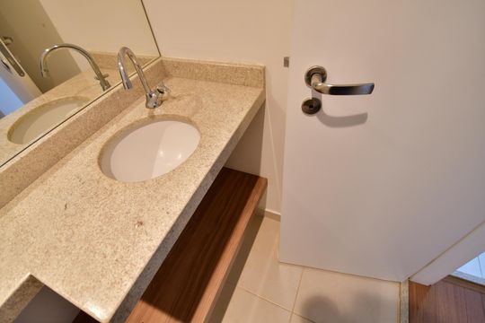 Lavabo de apartamento à venda com 1 quarto, 90m² em Cambuí, Campinas