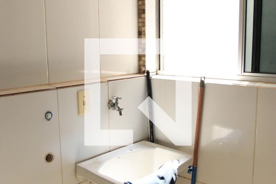 Cozinha e Área de Serviço de apartamento para alugar com 2 quartos, 52m² em Chácara Bela Vista, Goiânia
