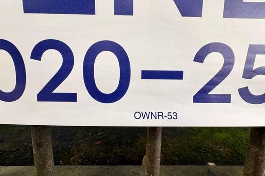 Placa de apartamento à venda com 2 quartos, 60m² em Jacarepaguá, Rio de Janeiro