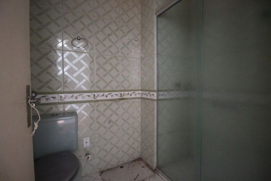 Banheiro de apartamento para alugar com 2 quartos, 67m² em Jardim Dona Leopoldina, Porto Alegre