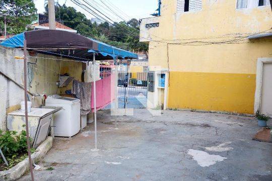 Casa para alugar com 1 quarto, 247m² em Vila Osasco, Osasco