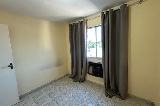 Quarto 1 de apartamento para alugar com 2 quartos, 60m² em Realengo, Rio de Janeiro