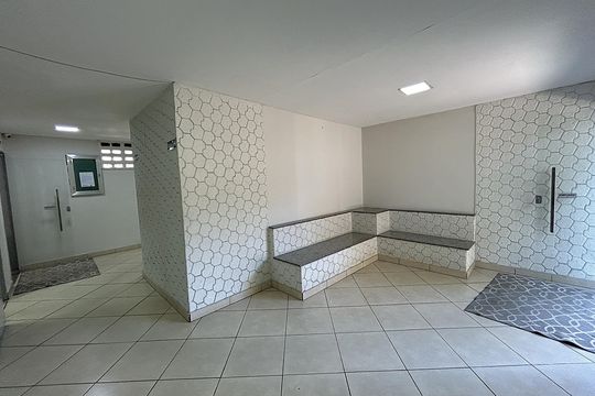 Hall de entrada de apartamento para alugar com 2 quartos, 60m² em Realengo, Rio de Janeiro