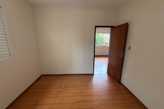 quarto 2 de casa para alugar com 3 quartos, 100m² em Carlos Prates, Belo Horizonte