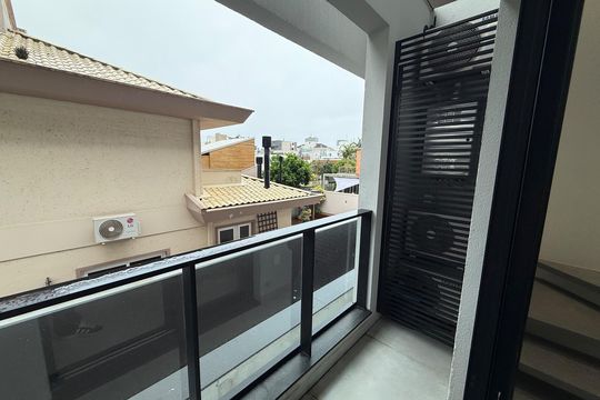 Varanda de apartamento para alugar com 2 quartos, 63m² em Lagoa Pequena, Florianópolis