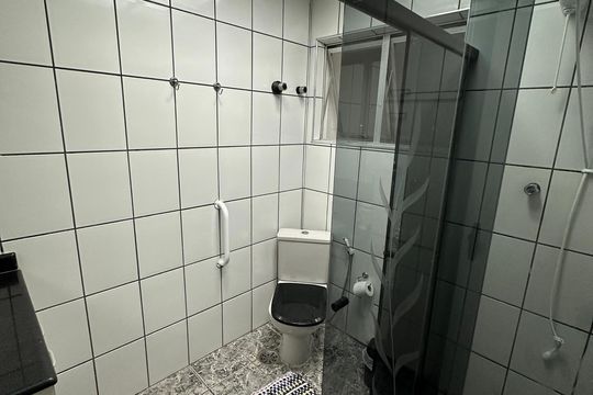 Banheiro de apartamento para alugar com 1 quarto, 66m² em Itararé, São Vicente