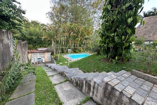 Fachada de casa de condomínio para alugar com 3 quartos, 225m² em Nova Higienópolis, Barueri