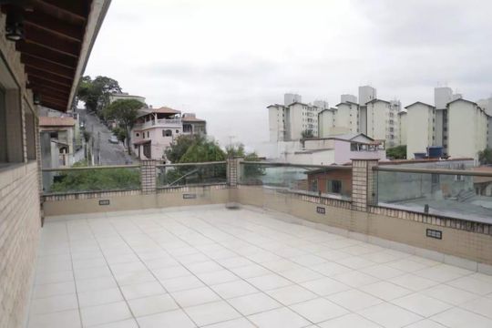 Casa à venda com 4 quartos, 400m² em Vila Carolina, São Paulo