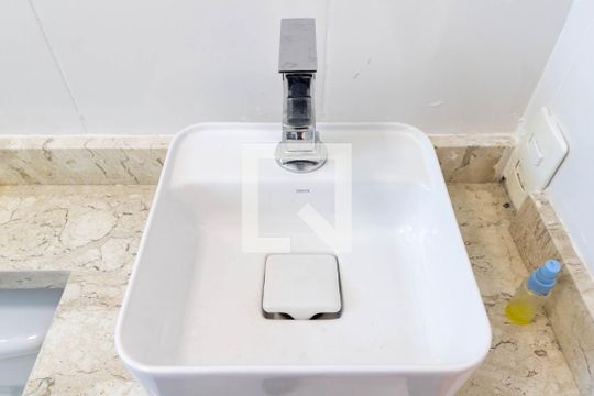 Banheiro de apartamento à venda com 2 quartos, 39m² em Campo Grande, Rio de Janeiro