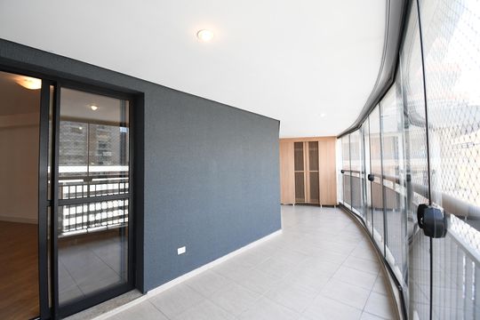 Varanda com churrasqueira de apartamento para alugar com 2 quartos, 90m² em Água Verde, Curitiba