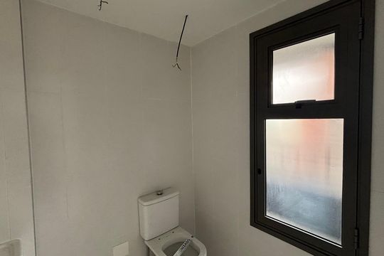 Banheiro de kitnet/studio à venda com 1 quarto, 21m² em Campo Belo, São Paulo