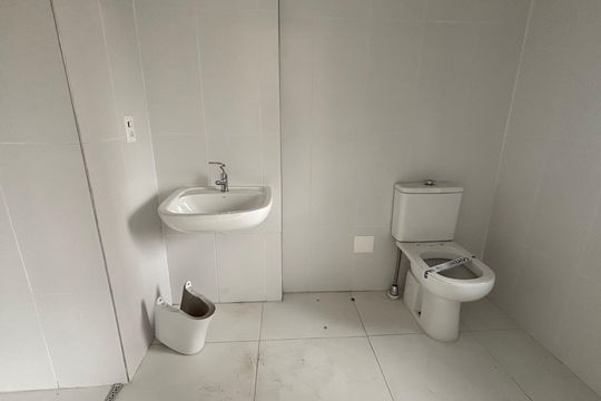 Banheiro de kitnet/studio à venda com 1 quarto, 21m² em Campo Belo, São Paulo