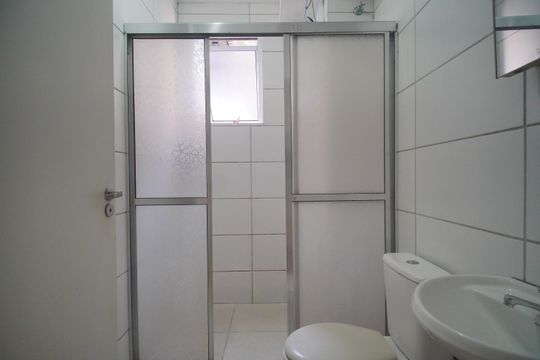 Banheiro de apartamento para alugar com 3 quartos, 52m² em Feitoria, São Leopoldo