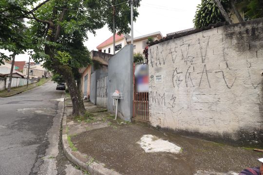 Fachada de casa à venda com 1 quarto, 236m² em Parque das Nações, Santo André