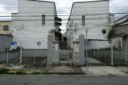 Fachada de casa à venda com 2 quartos, 53m² em Campo Grande, Rio de Janeiro