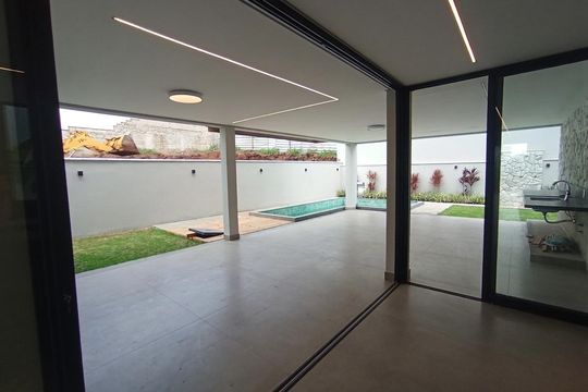 Área externa de casa de condomínio à venda com 3 quartos, 385m² em Santo Antônio, Vespasiano