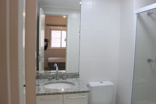 Banheiro de apartamento para alugar com 1 quarto, 38m² em Jardim Flor da Montanha, Guarulhos