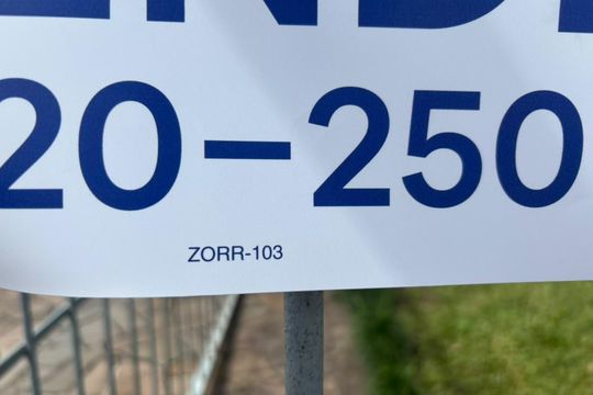 Plaquinha Instalada código ZORR-103 de apartamento à venda com 2 quartos, 100m² em Floresta, Porto Alegre