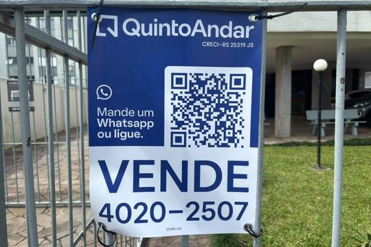 Plaquinha Instalada código ZORR-103 de apartamento à venda com 2 quartos, 100m² em Floresta, Porto Alegre