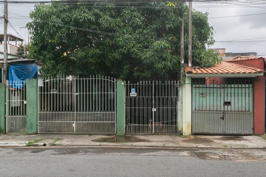 Fachada de casa à venda com 1 quarto, 250m² em Jardim Helena, São Paulo