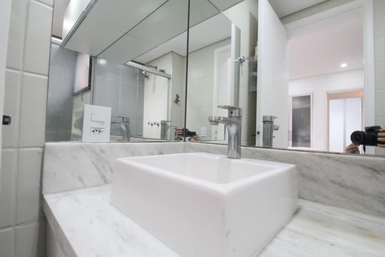 Banheiro  de apartamento à venda com 2 quartos, 87m² em Real Parque, São Paulo