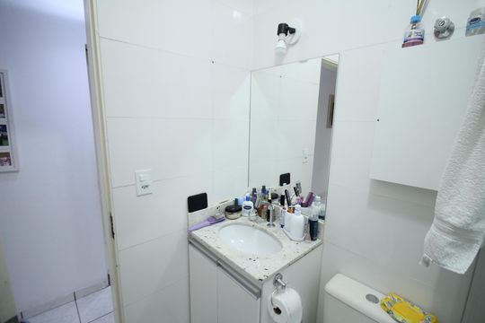 Banheiro de apartamento à venda com 2 quartos, 140m² em Novo Eldorado, Contagem