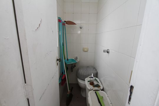 Banheiro de serviço de apartamento para alugar com 2 quartos, 75m² em Prado, Belo Horizonte