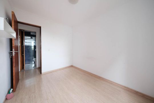 Quarto 2 de apartamento para alugar com 2 quartos, 52m² em Vila Silvia, São Paulo