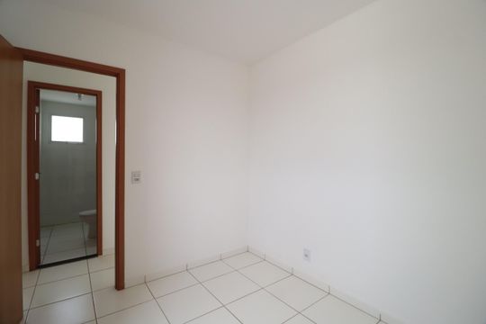 Quarto 2 - Suíte de apartamento para alugar com 2 quartos, 56m² em Residencial Lago Azul, Uberlândia