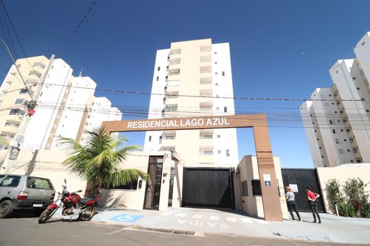 Fachada de apartamento para alugar com 2 quartos, 56m² em Residencial Lago Azul, Uberlândia