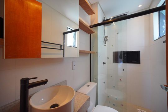 Banheiro de apartamento para alugar com 1 quarto, 29m² em Campeche Central, Florianópolis