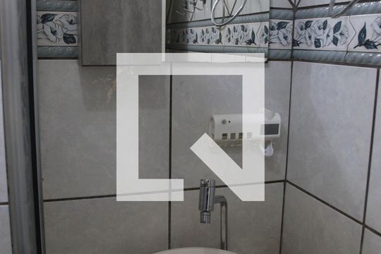 Banheiro de apartamento à venda com 2 quartos, 75m² em Setor Negrão de Lima, Goiânia