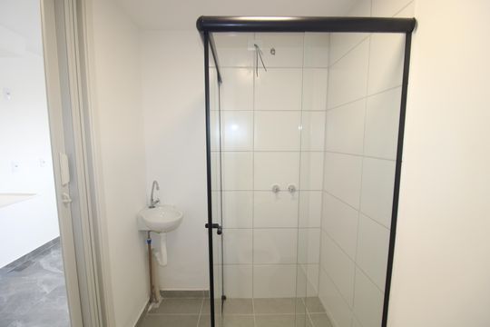 Banheiro de apartamento para alugar com 1 quarto, 20m² em Limão, São Paulo