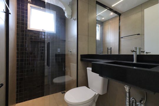 Banheiro de apartamento à venda com 2 quartos, 40m² em Vila Marari, São Paulo