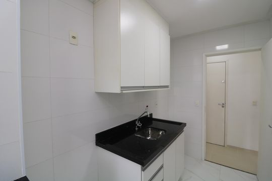 Cozinha de apartamento para alugar com 2 quartos, 64m² em Vila Paulo Silas, São Paulo