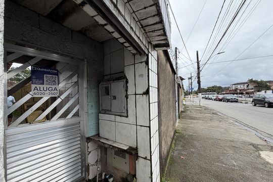 Placa  de casa de condomínio para alugar com 1 quarto, 20m² em Rádio Clube, Santos